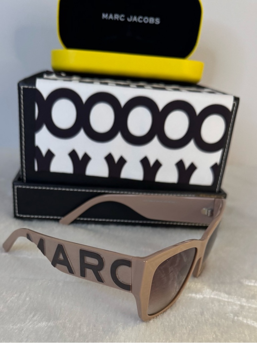 Fabulous Marc Jacobs Taupe Nude Brown Square-Edge Sunglasses - Picture 10 of 13